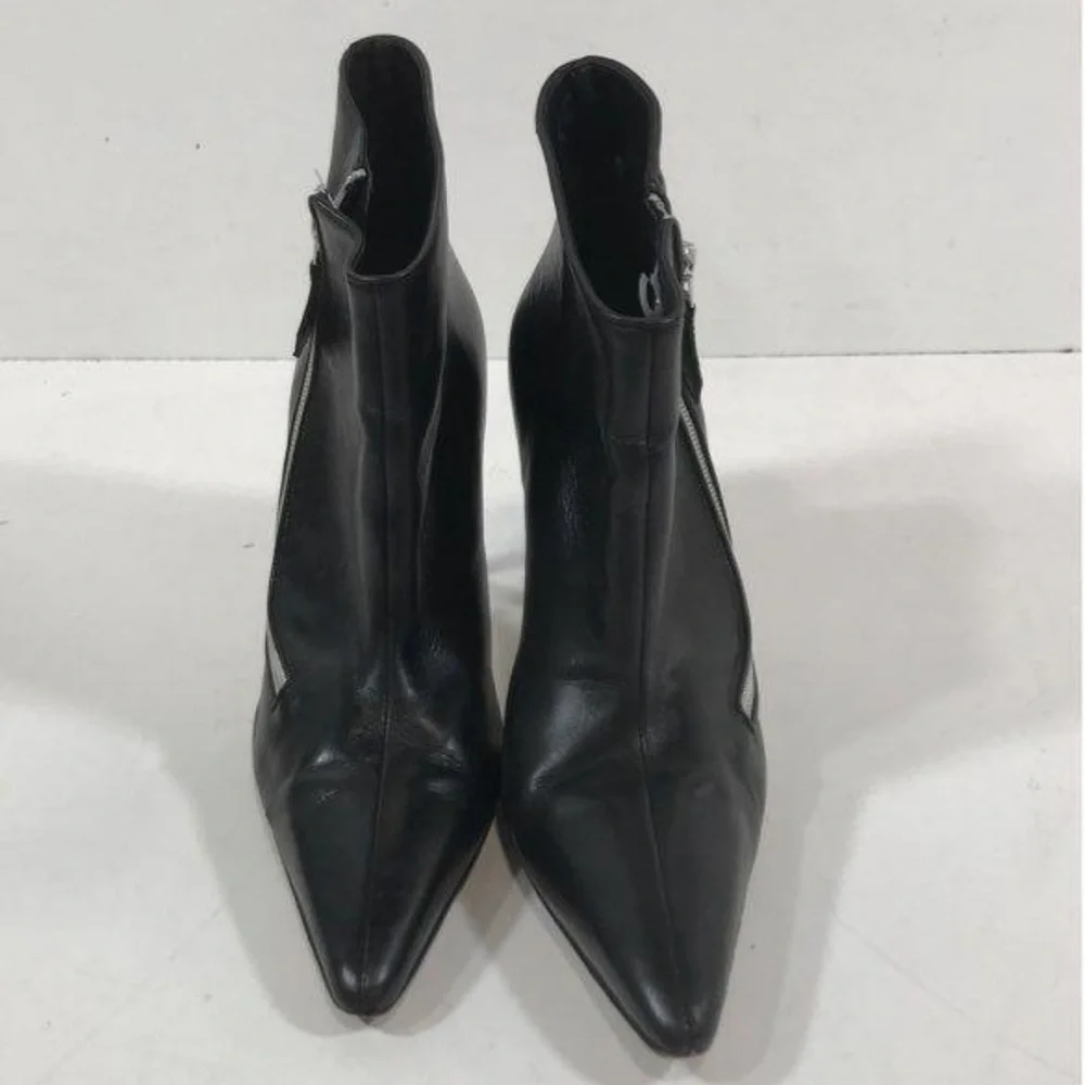 Manolo Blahnik Elegant Black Leather Women's Heels Ankle Boots Size 41